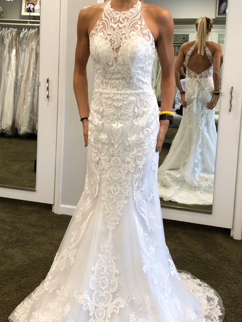 Elegant Lace Halter Wedding Dress in White